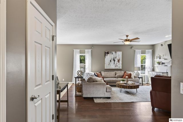 10605 Hillcrest Drive, La Vista, NE 68128