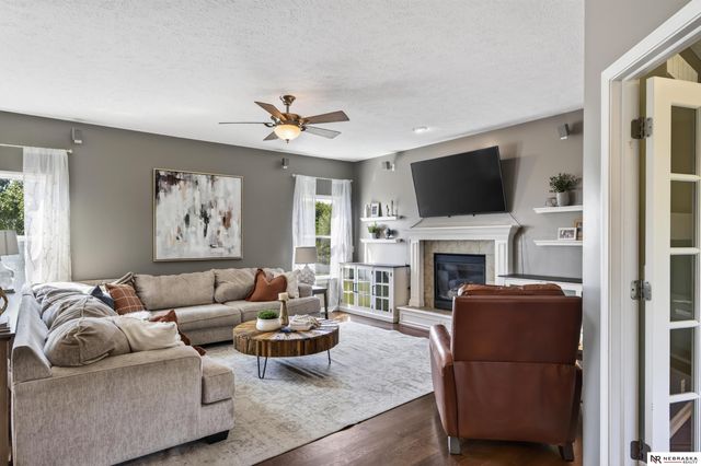 10605 Hillcrest Drive, La Vista, NE 68128