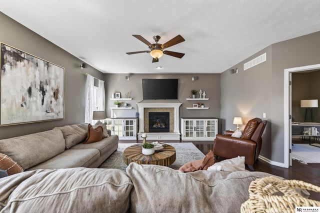 10605 Hillcrest Drive, La Vista, NE 68128