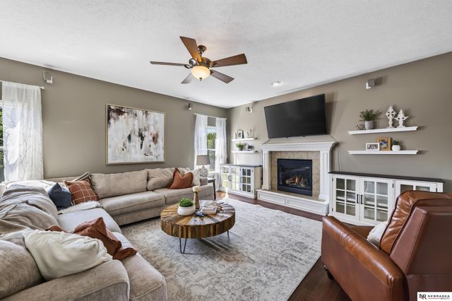 10605 Hillcrest Drive, La Vista, NE 68128
