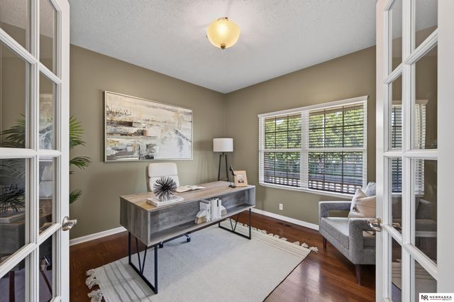 10605 Hillcrest Drive, La Vista, NE 68128