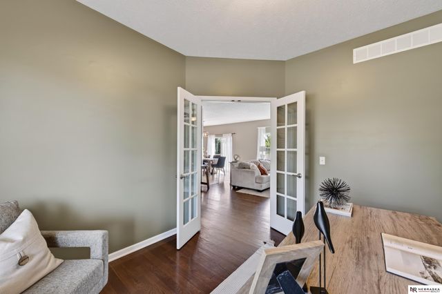 10605 Hillcrest Drive, La Vista, NE 68128