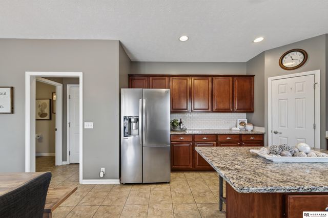 10605 Hillcrest Drive, La Vista, NE 68128