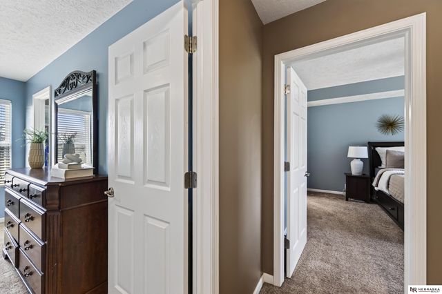 10605 Hillcrest Drive, La Vista, NE 68128