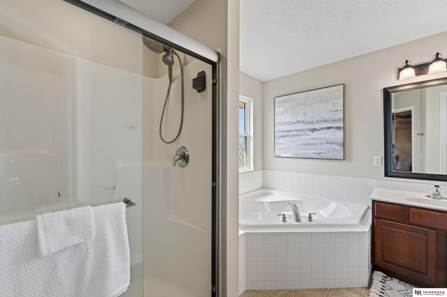 10605 Hillcrest Drive, La Vista, NE 68128