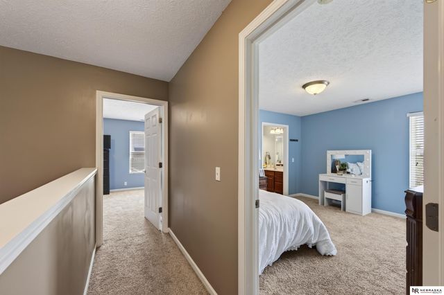 10605 Hillcrest Drive, La Vista, NE 68128