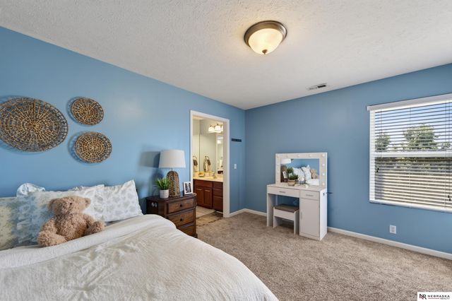 10605 Hillcrest Drive, La Vista, NE 68128