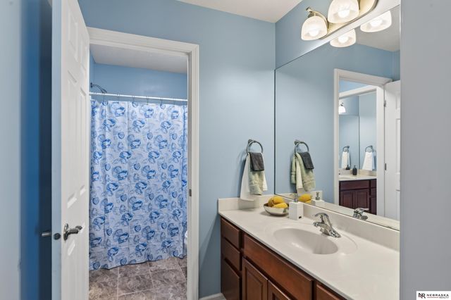 10605 Hillcrest Drive, La Vista, NE 68128