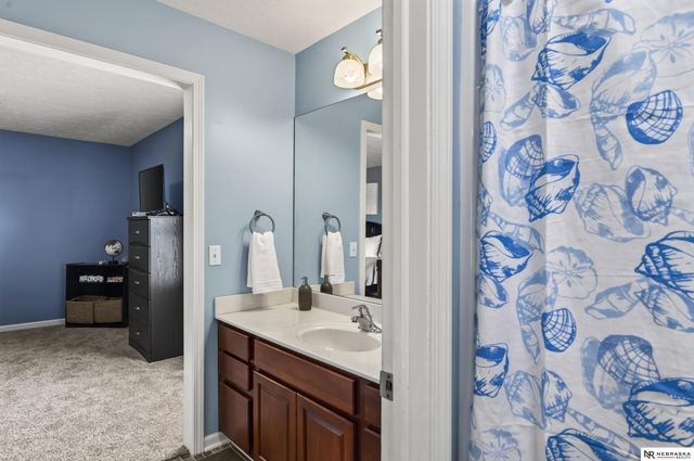 10605 Hillcrest Drive, La Vista, NE 68128