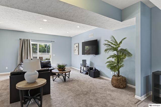 10605 Hillcrest Drive, La Vista, NE 68128