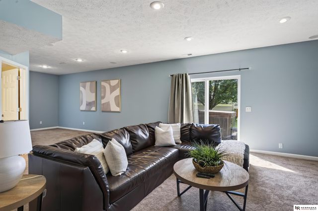 10605 Hillcrest Drive, La Vista, NE 68128