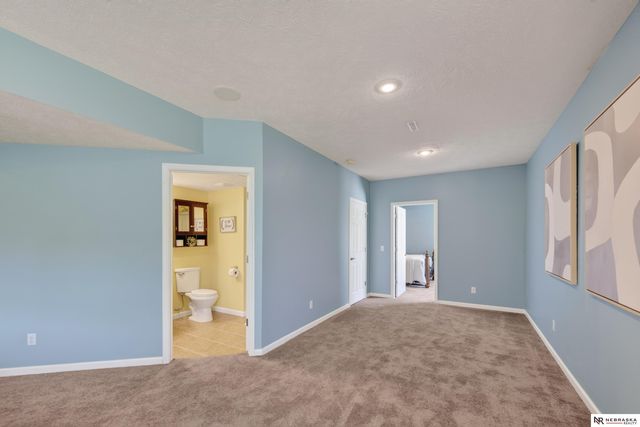 10605 Hillcrest Drive, La Vista, NE 68128