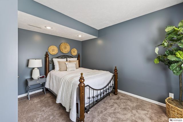 10605 Hillcrest Drive, La Vista, NE 68128