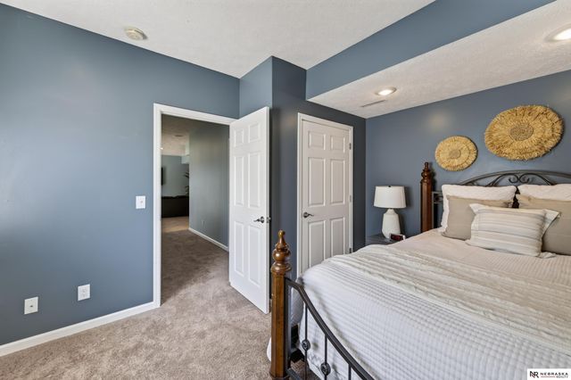 10605 Hillcrest Drive, La Vista, NE 68128