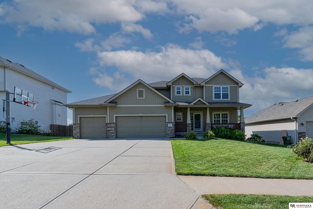 10605 Hillcrest Drive, La Vista, NE 68128