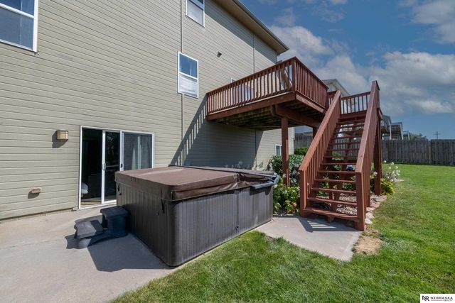 10605 Hillcrest Drive, La Vista, NE 68128