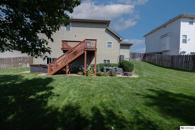 10605 Hillcrest Drive, La Vista, NE 68128