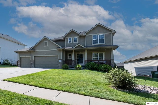 10605 Hillcrest Drive, La Vista, NE 68128