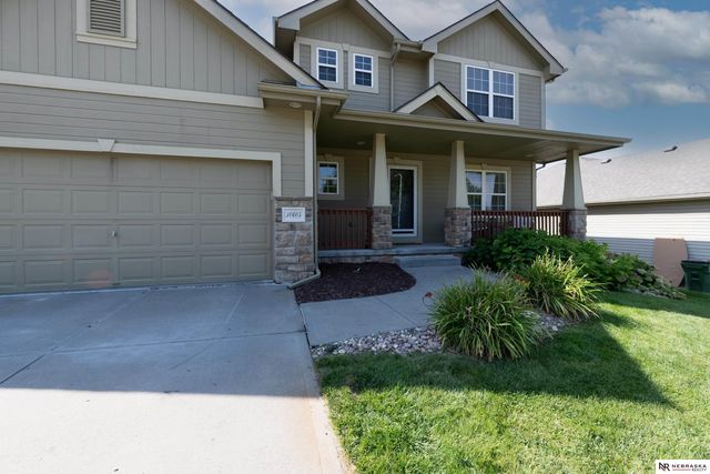 10605 Hillcrest Drive, La Vista, NE 68128