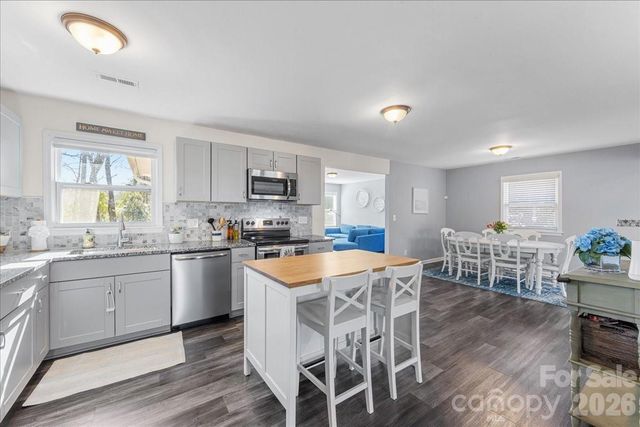 4914 Glenbrier Drive, Charlotte, NC 28212