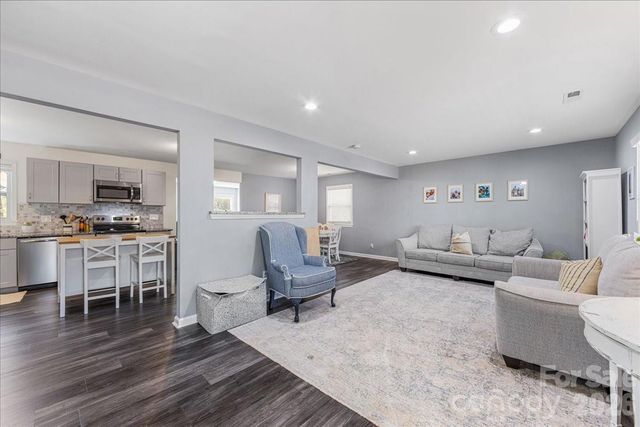 4914 Glenbrier Drive, Charlotte, NC 28212