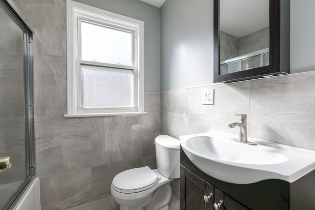 5843 N Cicero Avenue 2, Chicago, IL 60646