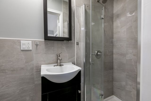 5843 N Cicero Avenue 2, Chicago, IL 60646