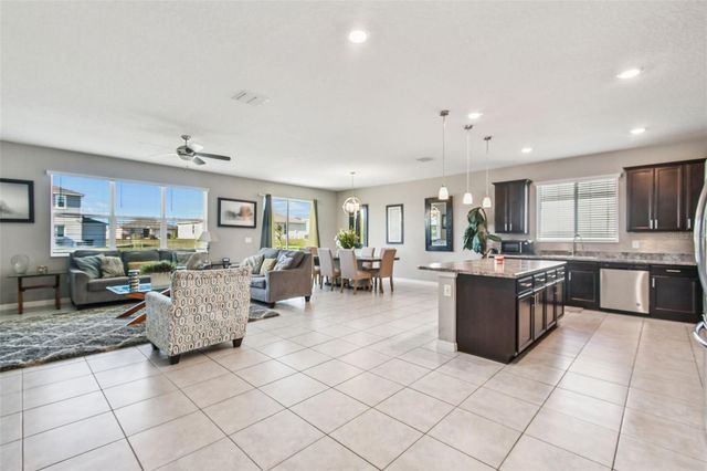 2305 GLADIOLUS LANE, Mascotte, FL 34753