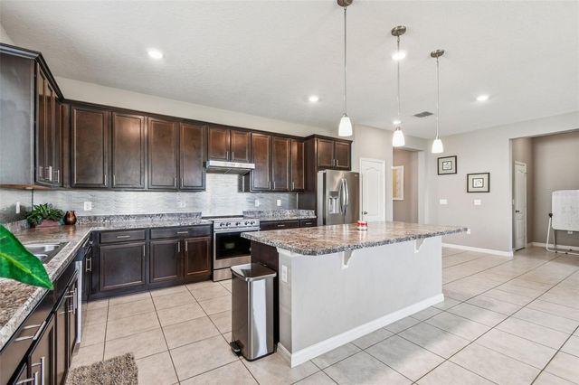 2305 GLADIOLUS LANE, Mascotte, FL 34753