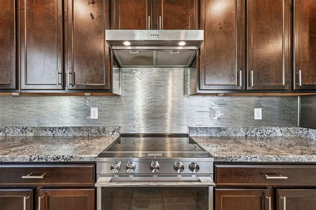 2305 GLADIOLUS LANE, Mascotte, FL 34753