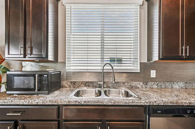 2305 GLADIOLUS LANE, Mascotte, FL 34753