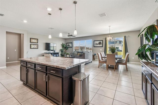 2305 GLADIOLUS LANE, Mascotte, FL 34753