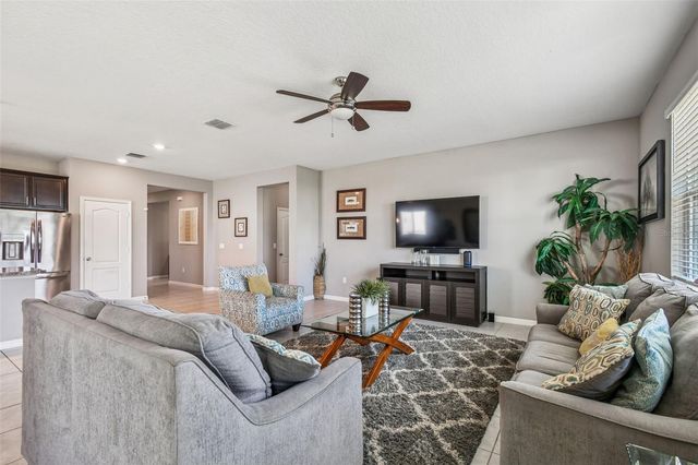 2305 GLADIOLUS LANE, Mascotte, FL 34753