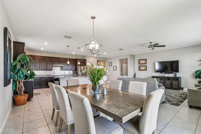 2305 GLADIOLUS LANE, Mascotte, FL 34753