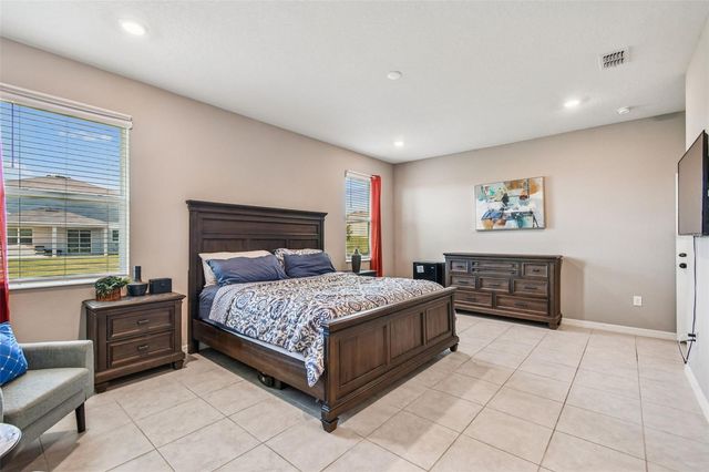 2305 GLADIOLUS LANE, Mascotte, FL 34753