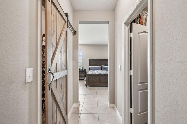 2305 GLADIOLUS LANE, Mascotte, FL 34753