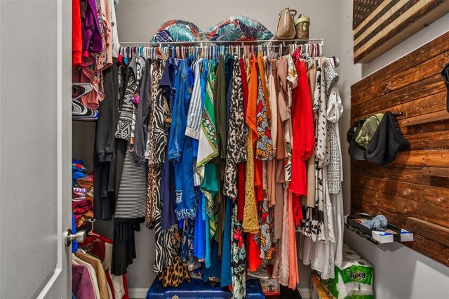 2305 GLADIOLUS LANE, Mascotte, FL 34753