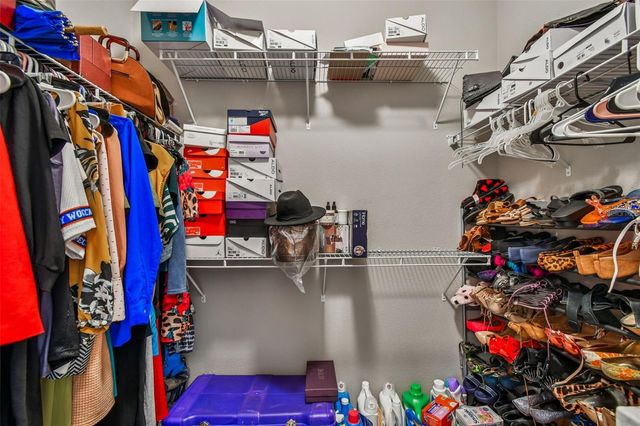 2305 GLADIOLUS LANE, Mascotte, FL 34753