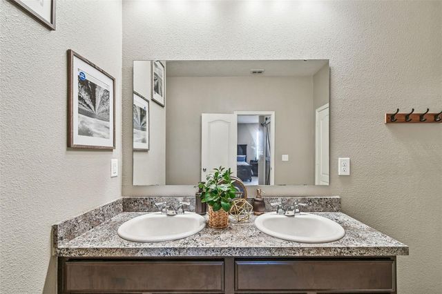 2305 GLADIOLUS LANE, Mascotte, FL 34753