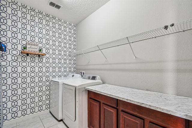 2305 GLADIOLUS LANE, Mascotte, FL 34753