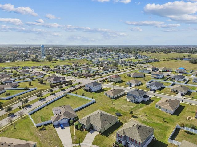 2305 GLADIOLUS LANE, Mascotte, FL 34753