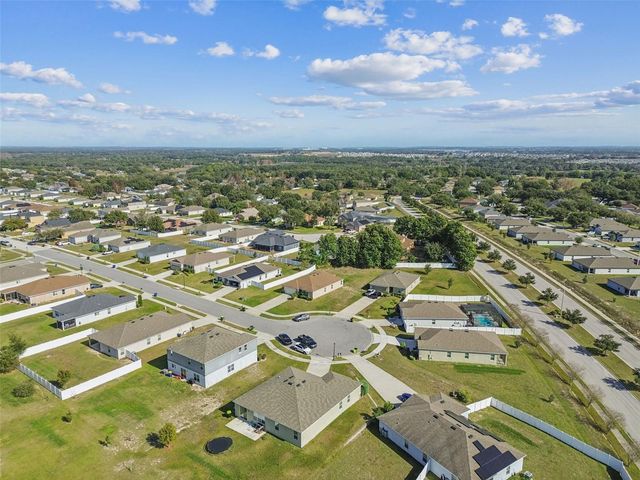 2305 GLADIOLUS LANE, Mascotte, FL 34753