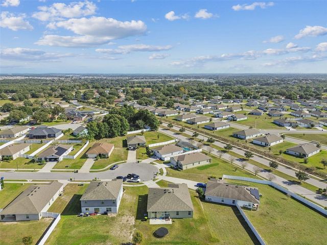 2305 GLADIOLUS LANE, Mascotte, FL 34753