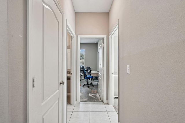 2305 GLADIOLUS LANE, Mascotte, FL 34753