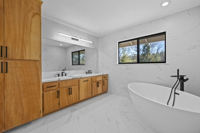 19501 Chaffee Circle, Groveland, CA 95321