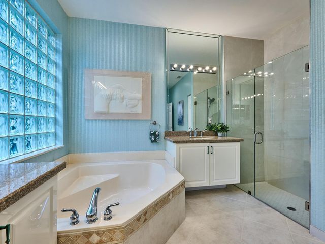 13452 Cordoba Lake Way, Delray Beach, FL 33446