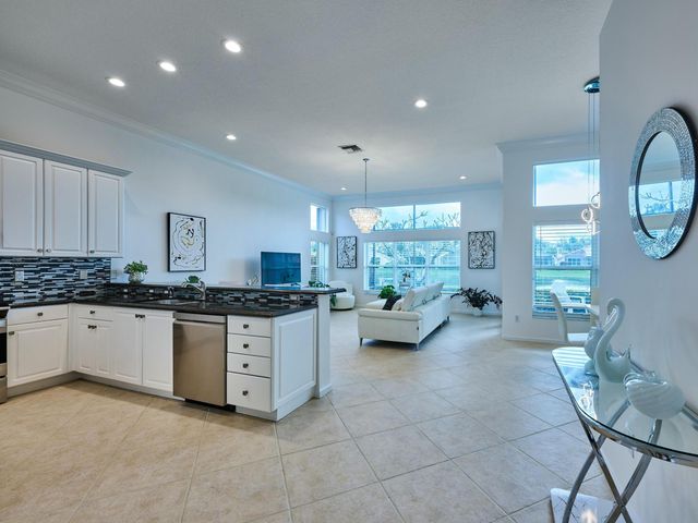 13452 Cordoba Lake Way, Delray Beach, FL 33446