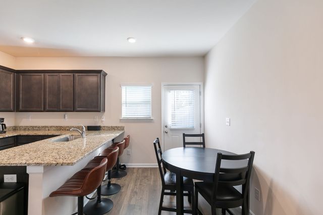 8110 Logan Dr, La Vergne, TN 37086