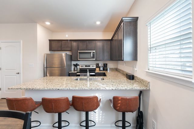 8110 Logan Dr, La Vergne, TN 37086