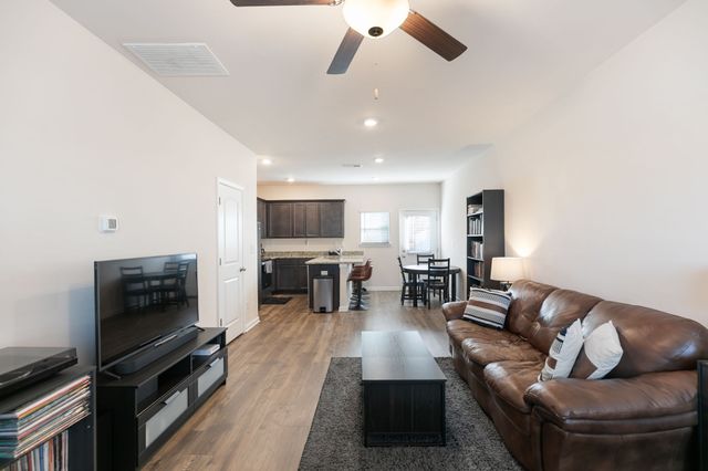 8110 Logan Dr, La Vergne, TN 37086